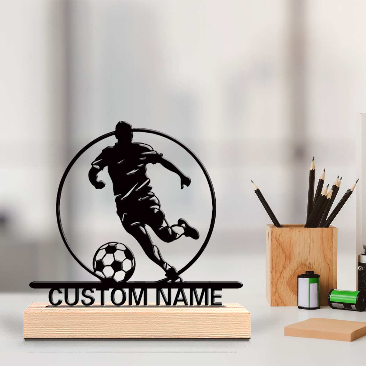 Home Office Ideas - تمثال معدني مخصص للاعب كرة قدم